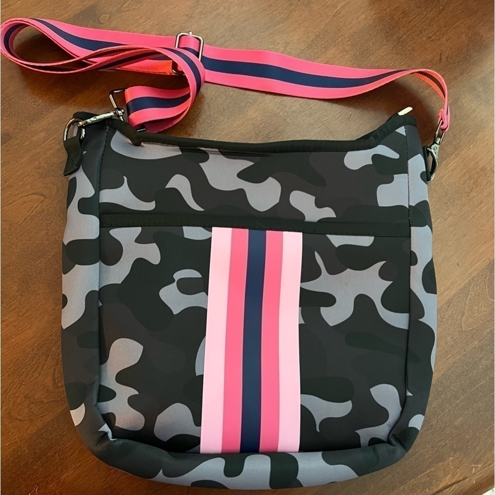 Like New Neoprene Crossbody Bag. Black/Gray Camo print with pink/navy strap.